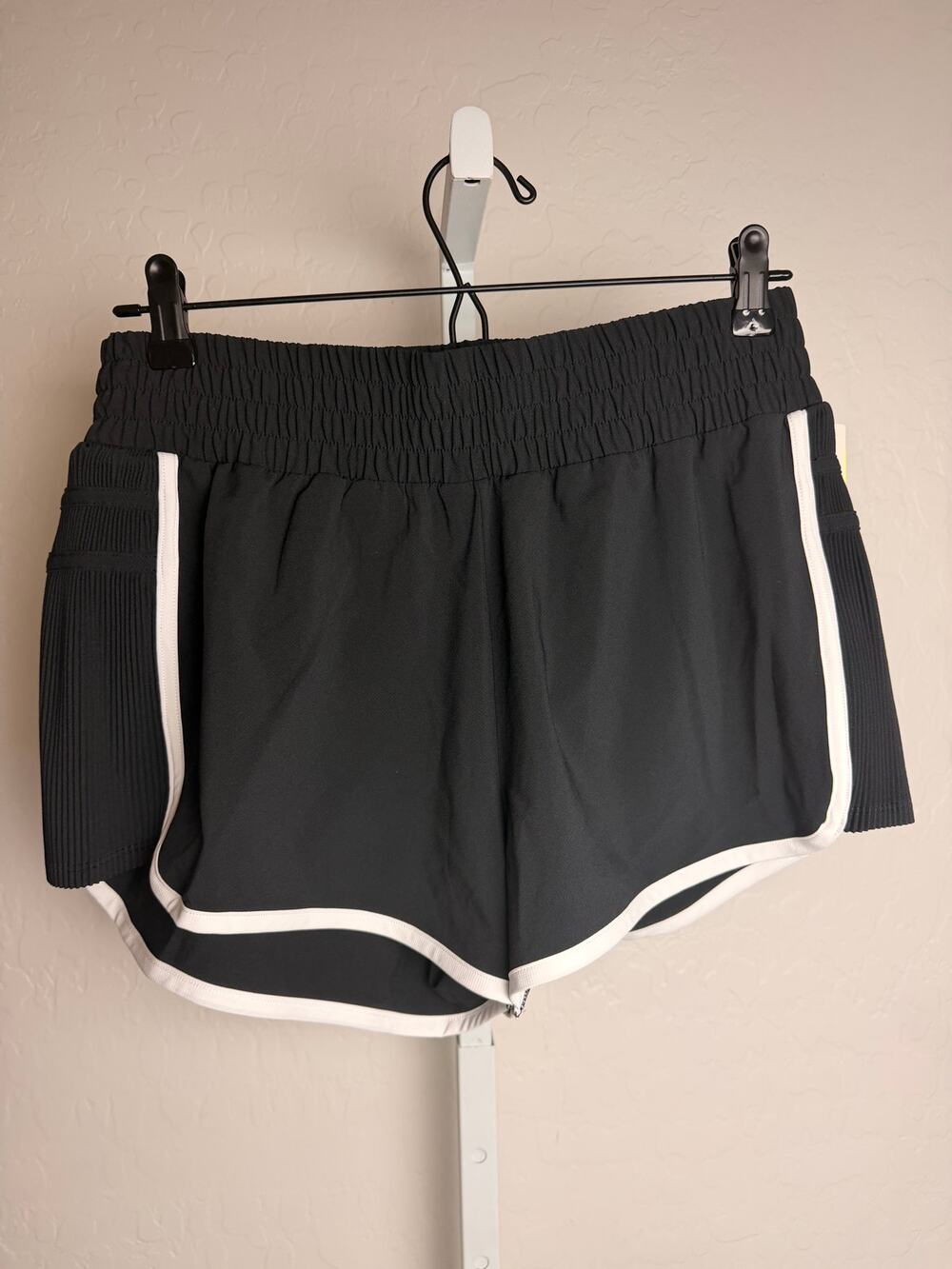 All in Motion Women’s Woven Running Shorts Black White Trim Size Medium NWT